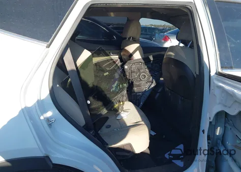 2017 Hyundai Santa Fe Sport 2.4L z USA, uszkodzony, nr VIN 5XYZU3LB2HG415272